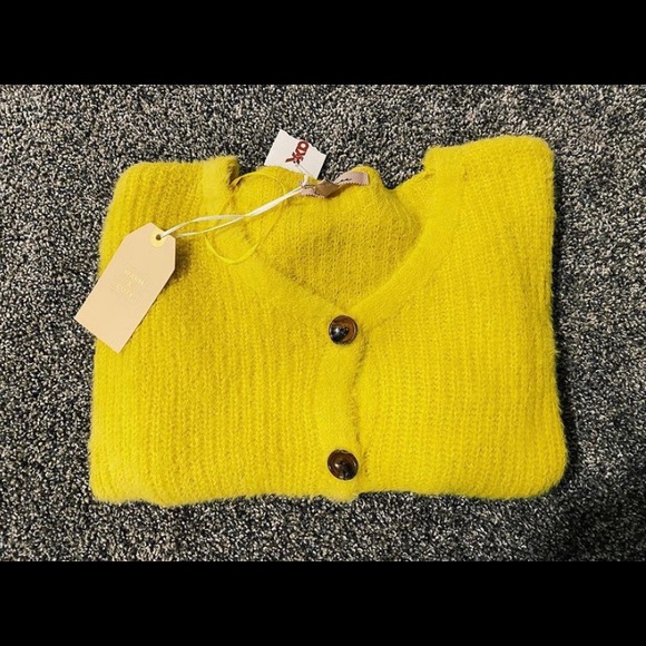 YELLOW CROPPED SWEATER - Picture 1 of 2